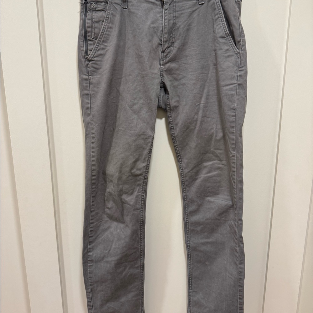 Gray Levi’s Signature Jeans 32x34